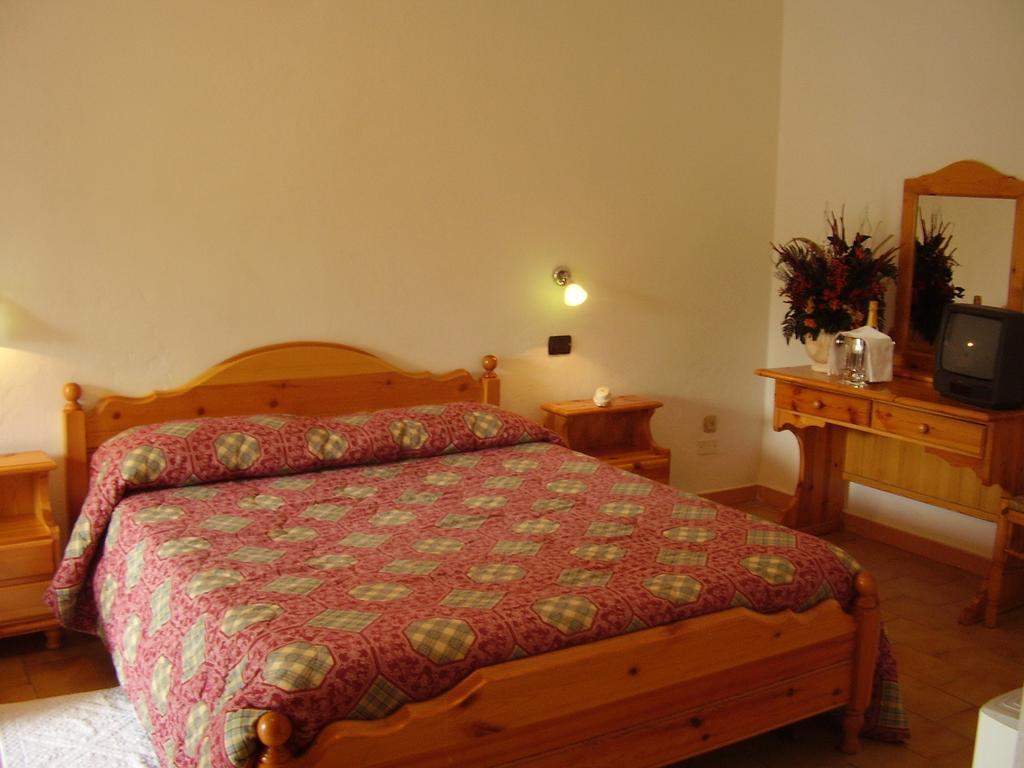 Hotel La Fattoria Camigliatello Silano Room photo